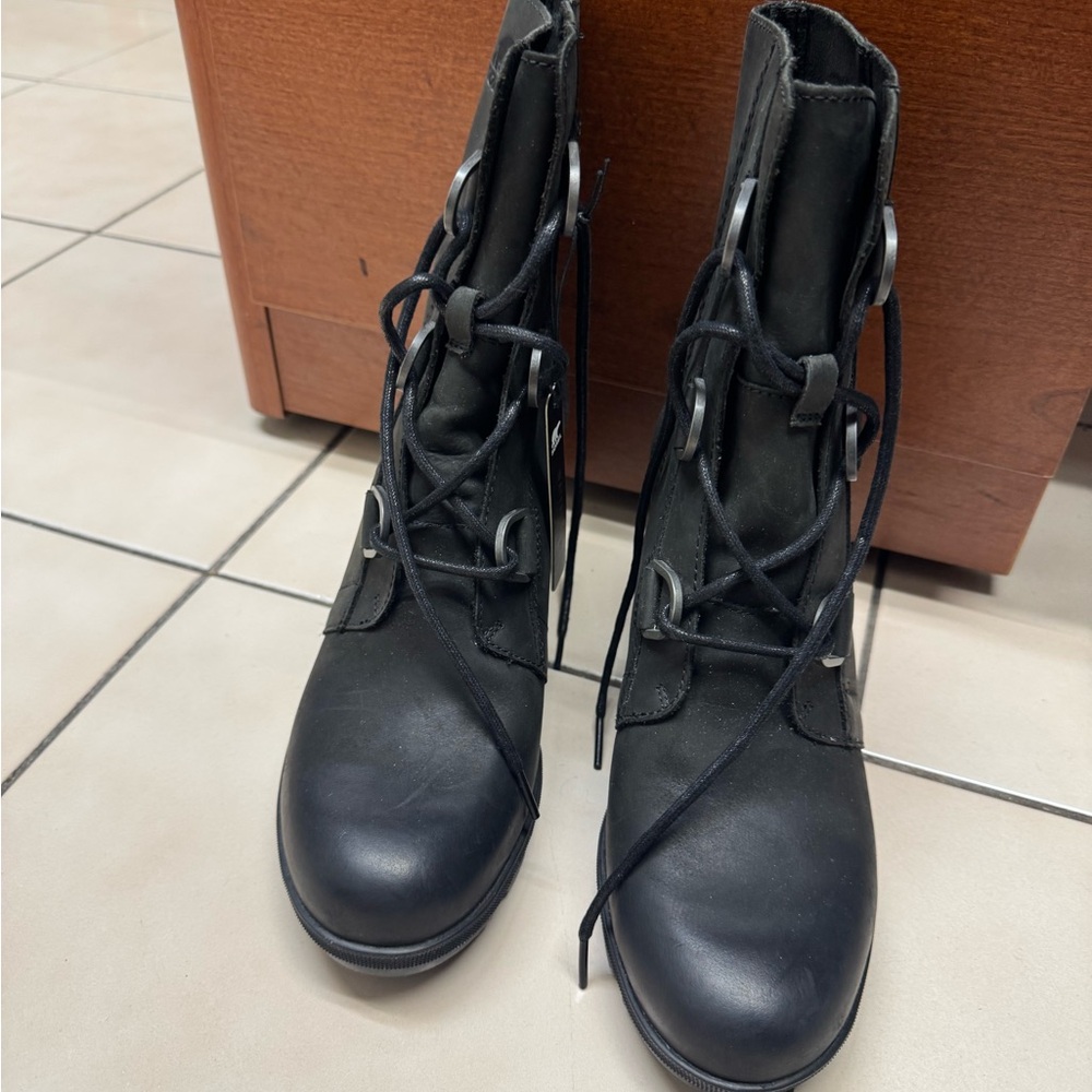 Sorel Black Lace-Up Winter Boots
